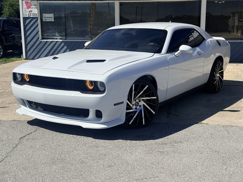 2015 Dodge Challenger SXT's photo