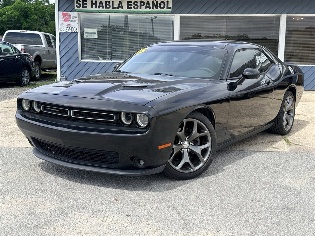 2015 Dodge Challenger SXT Plus's photo